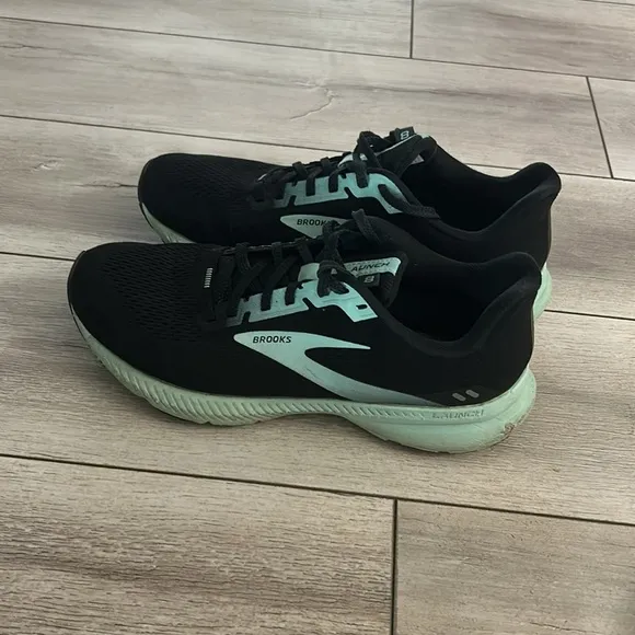 Brooks Launch women's black running shoes sneakers size 9.5