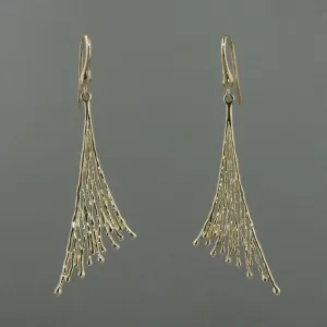 Fashionable gold earrings