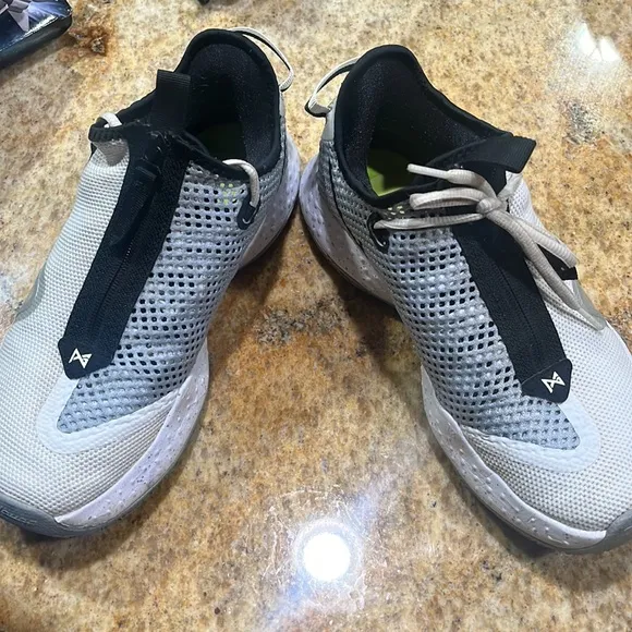 Nike- Boys/Men’s Paul George size 7.5 EUR 40.5