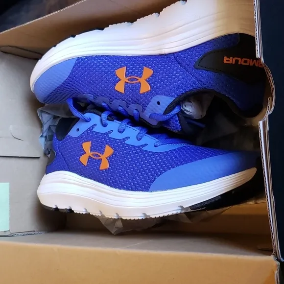 UNDER Armour Grade Sneakers size 5.5 y